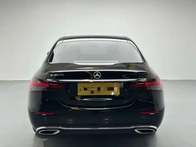 Mercedes-Benz E-Class — Фото автомобиля 7