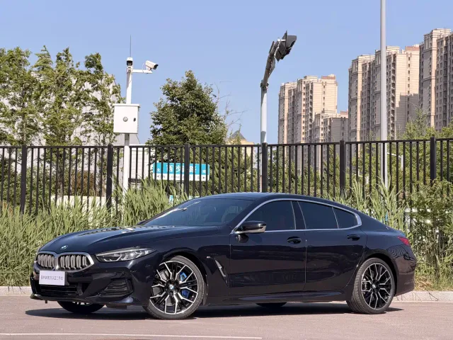 Фотография автомобиля — BMW 8 Series