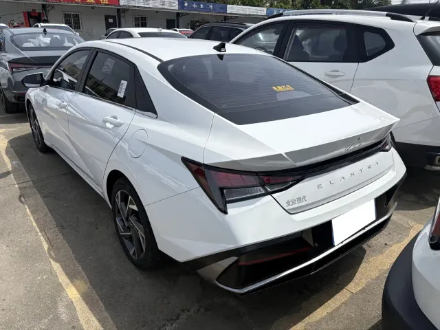 Hyundai Elantra — Фото автомобиля 11
