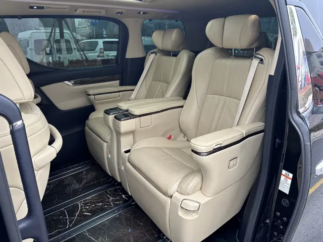 Toyota Vellfire — Фото автомобиля 16