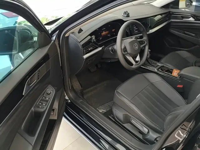 Volkswagen Passat — Фото автомобиля 15