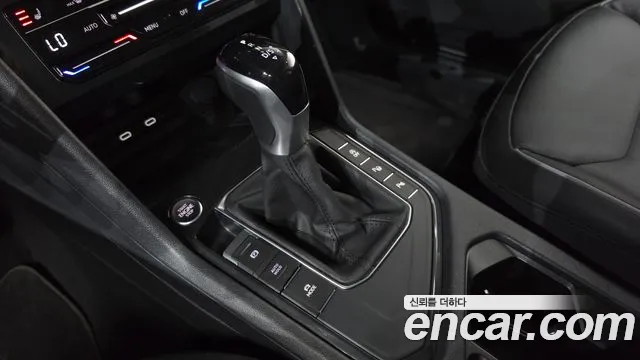 Volkswagen Tiguan Tiguan 2 поколение 2.0 TDI Premium — Фото автомобиля 6