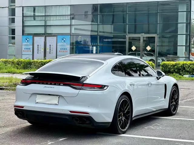 Porsche Panamera — Фото автомобиля 12