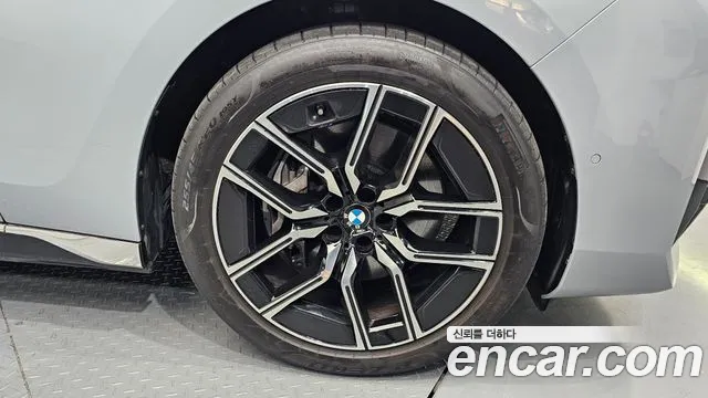 BMW 7-Series 7 серия (G70) 740i xDrive M Sport — Фото автомобиля 18