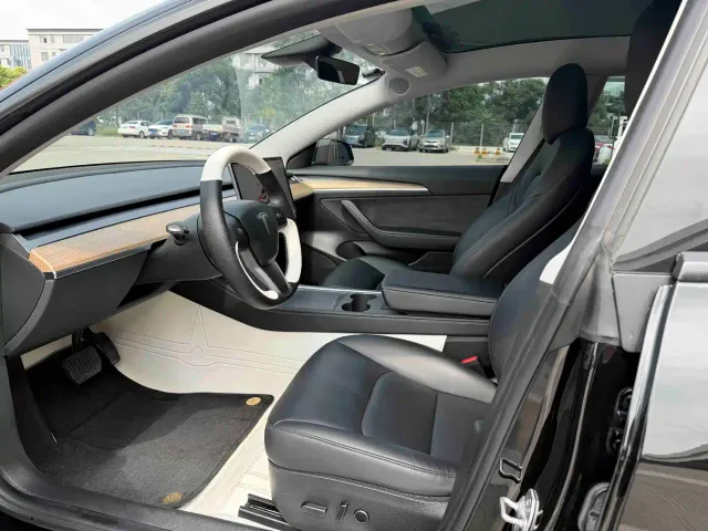 Tesla Model 3 — Фото автомобиля 6