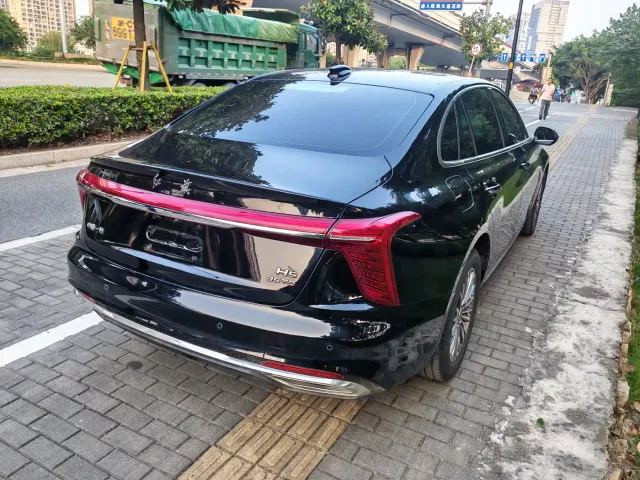 Hongqi H5 — Фото автомобиля 9