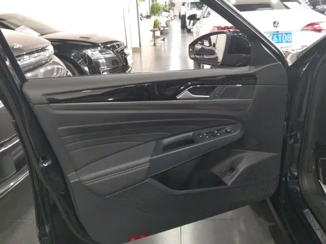 Volkswagen Passat — Фото автомобиля 7