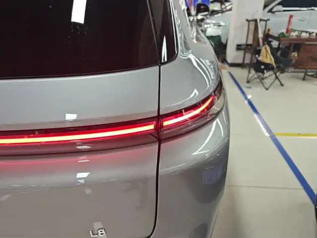 Li Auto L8 — Фото автомобиля 7