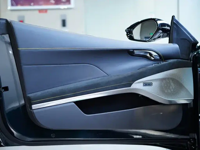 Lotus Emira — Фото автомобиля 17