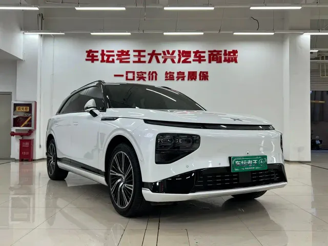 Xpeng G9 — Фото автомобиля 3