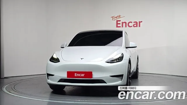 Tesla Model Y — Фото автомобиля 3