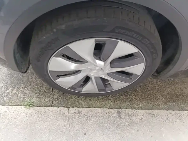Tesla Model Y — Фото автомобиля 22