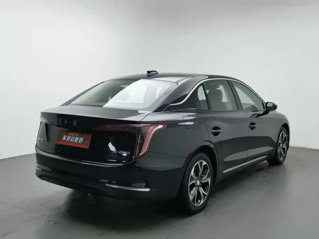 Hongqi E-QM5 — Фото автомобиля 2