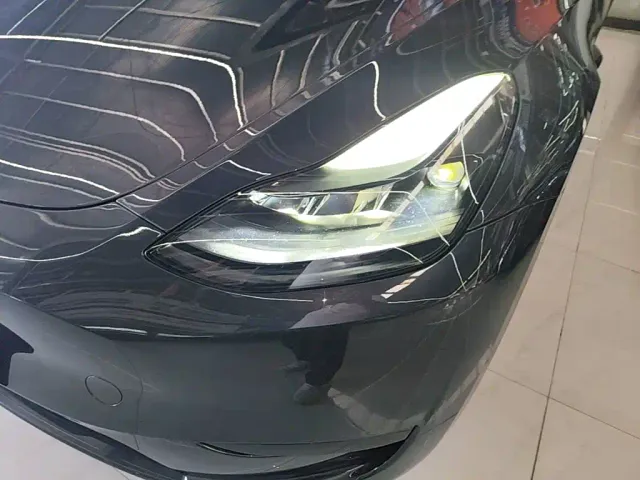 Tesla Model Y — Фото автомобиля 23