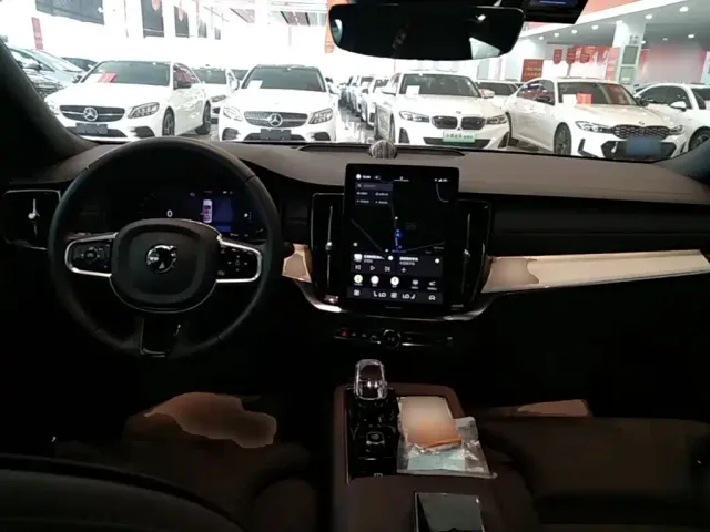 Volvo S90 — Фото автомобиля 9