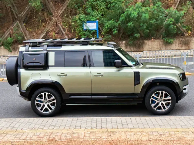 Land Rover Defender — Фото автомобиля 4