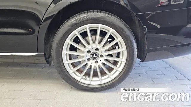 Mercedes-Benz E-Class — Фото автомобиля 4