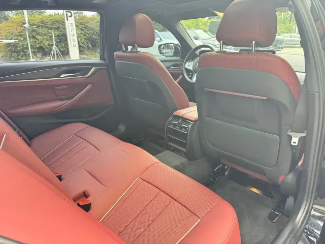 BMW 5 Series — Фото автомобиля 12