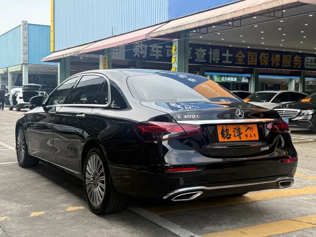 Mercedes-Benz E-Class — Фото автомобиля 6
