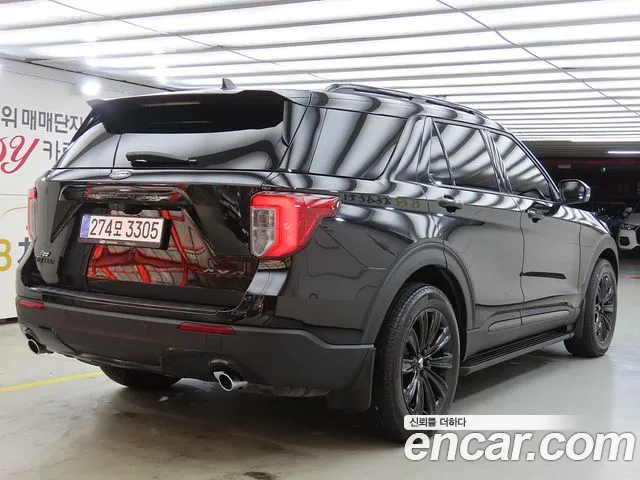 Ford Explorer — Фото автомобиля 3