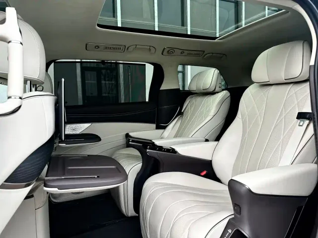 Denza D9 — Фото автомобиля 6