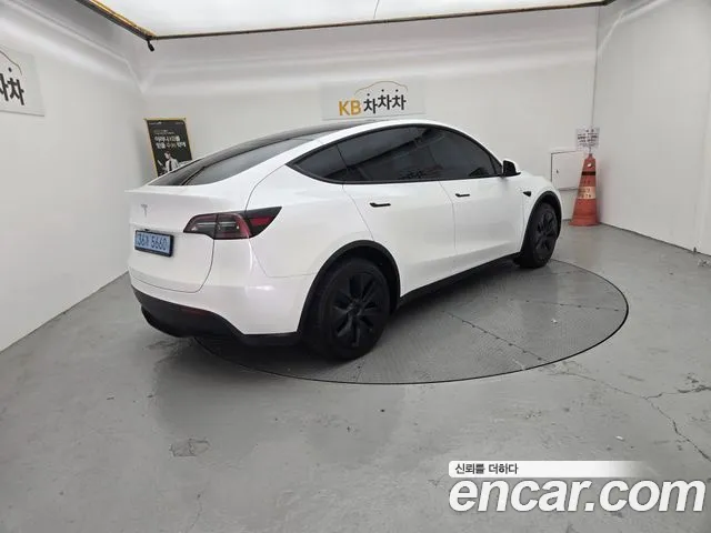 Tesla Model Y — Фото автомобиля 4