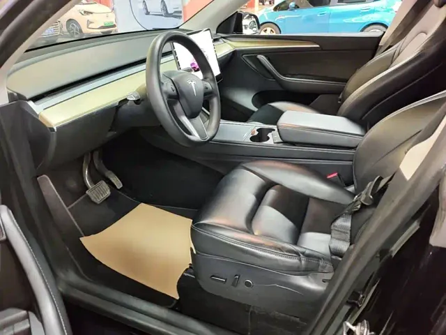 Tesla Model Y — Фото автомобиля 14