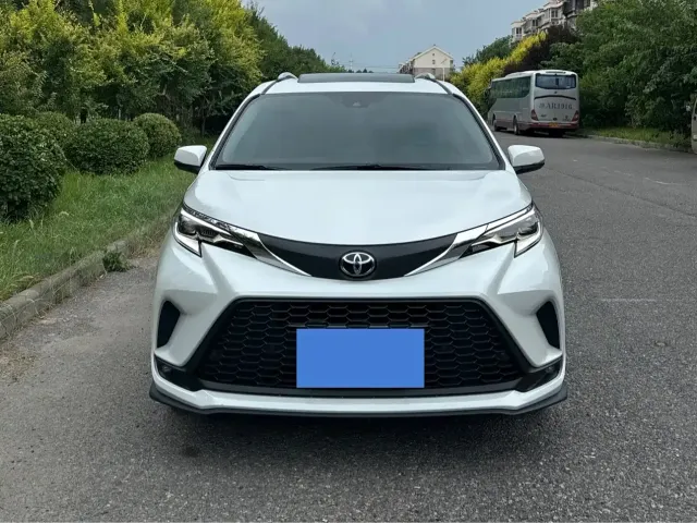 Toyota Granvia 2024 2.5L Hybrid Comfort — Фото автомобиля 2