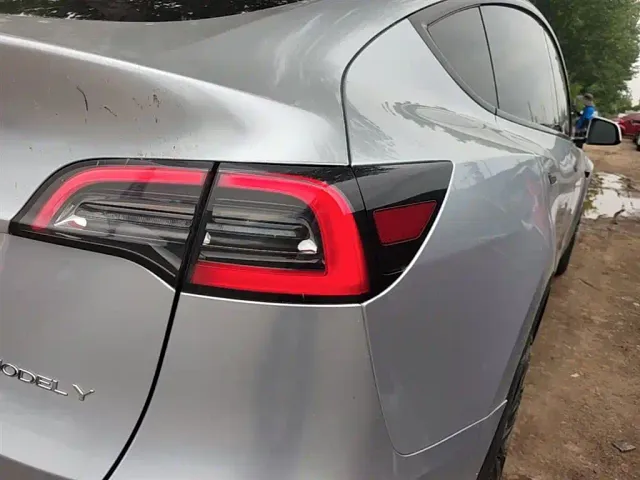 Tesla Model Y — Фото автомобиля 7