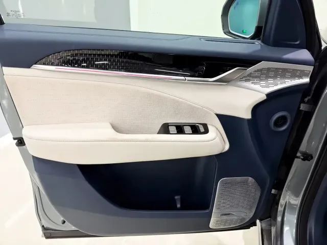 ZEEKR Zeekr 009 2024 7-Seat Aisle AWD Version 108kWh — Фото автомобиля 12