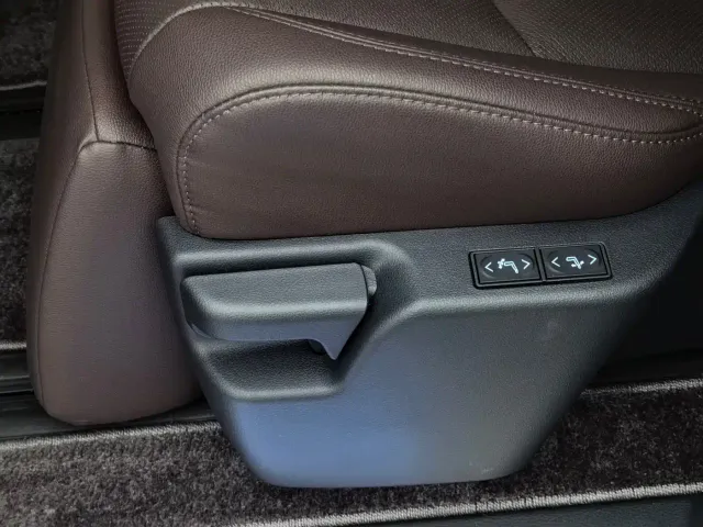 Toyota Sienna — Фото автомобиля 16
