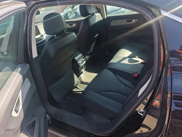 Hongqi Hongqi E-QM5 2024 500km Travel Edition — Фото автомобиля 11