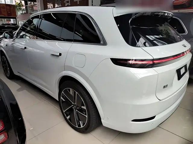 Li Auto L7 — Фото автомобиля 4