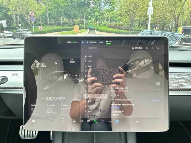 Tesla Model 3 — Фото автомобиля 10