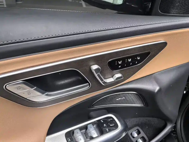 Mercedes-Benz E-Class — Фото автомобиля 5