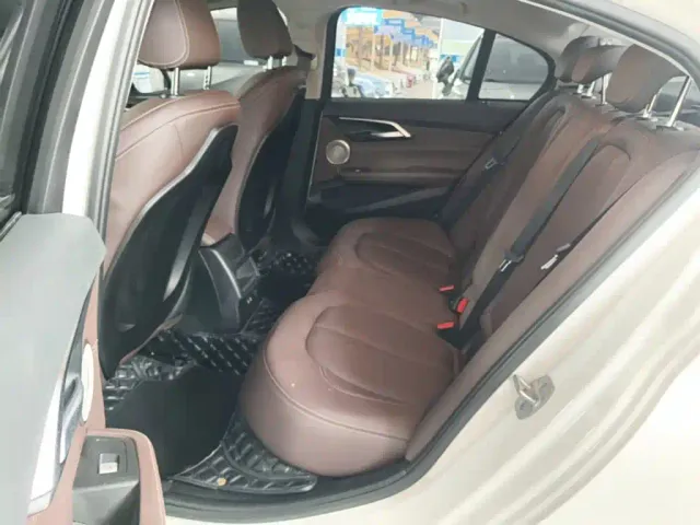 BMW 1 Series — Фото автомобиля 16
