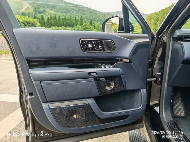 ZEEKR Zeekr 9X 2025 model Ultra Edition 70kWh — Фото автомобиля 7