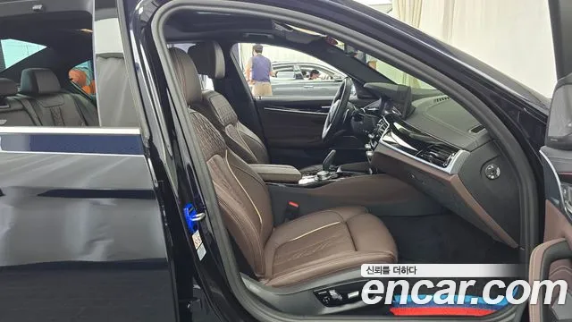 BMW 5 Series G30 — Фото автомобиля 16