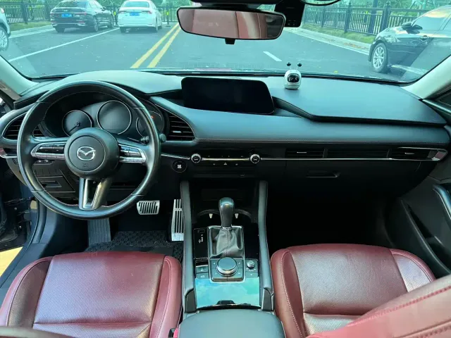 Mazda Axela — Фото автомобиля 4
