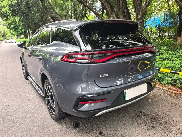 BYD Tang — Фото автомобиля 4