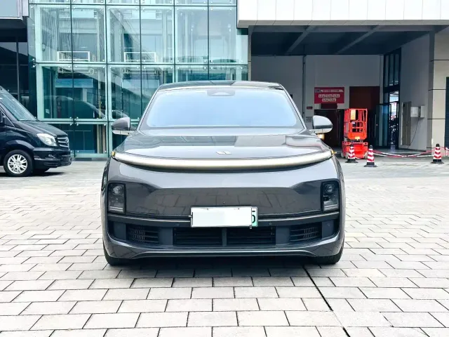 Li Auto L8 — Фото автомобиля 2