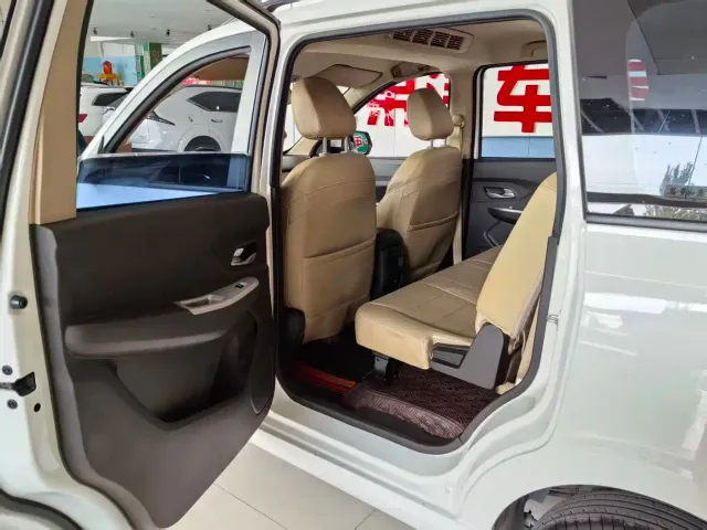 Wuling Hongguang — Фото автомобиля 7