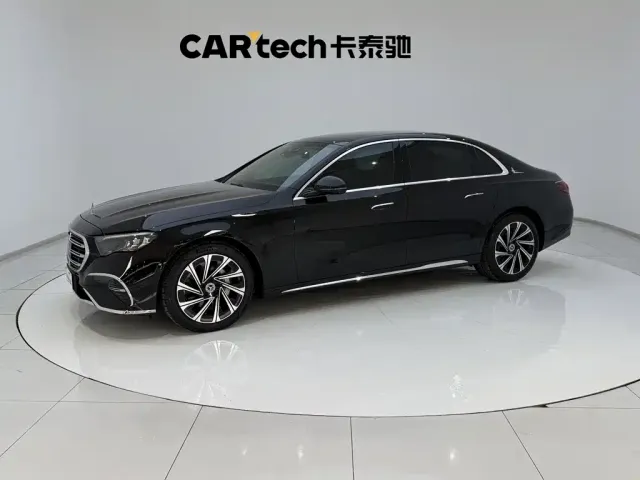Фотография автомобиля — Mercedes-Benz E-Class