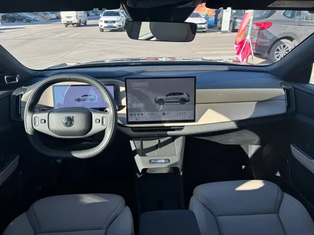 Volvo XC70 Plug-in Hybrid — Фото автомобиля 5