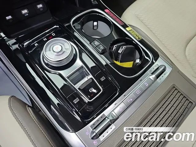 Kia Carnival Generation 4 — Фото автомобиля 8
