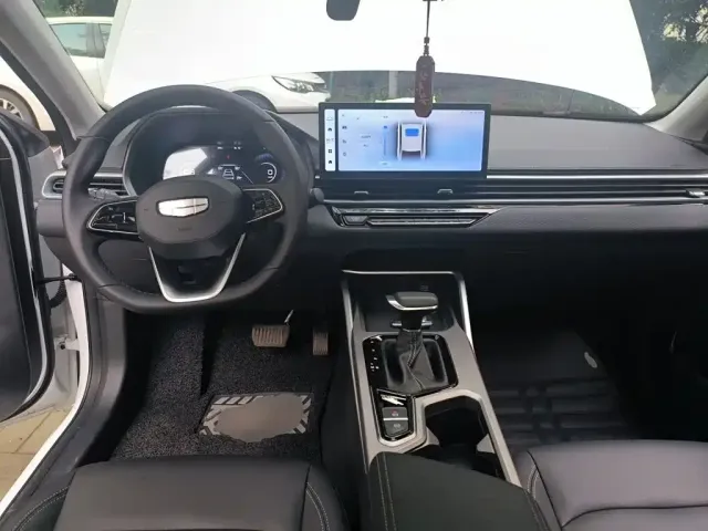 Geely Emgrand 2025 4th Gen 1.5L CVT Premium — Фото автомобиля 5