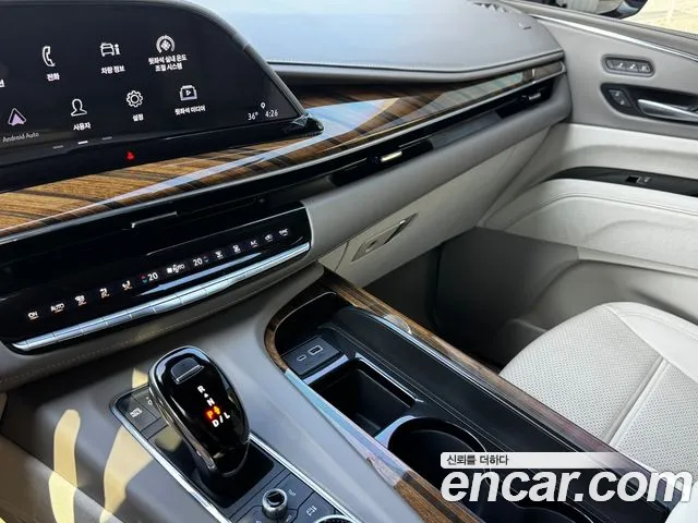 Cadillac Escalade — Фото автомобиля 11