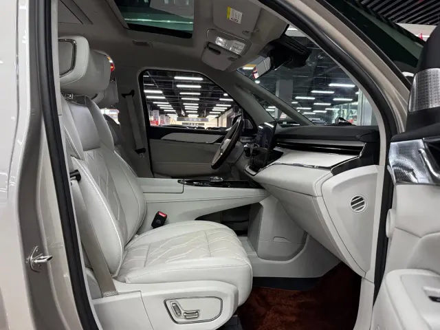Volvo EM90 — Фото автомобиля 18