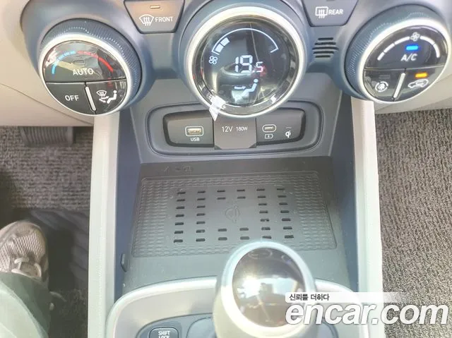 Hyundai Venue — Фото автомобиля 18