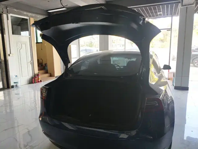 Tesla Model 3 — Фото автомобиля 18